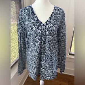 C Wonder. Navy & White Tunic Top. Size Medium